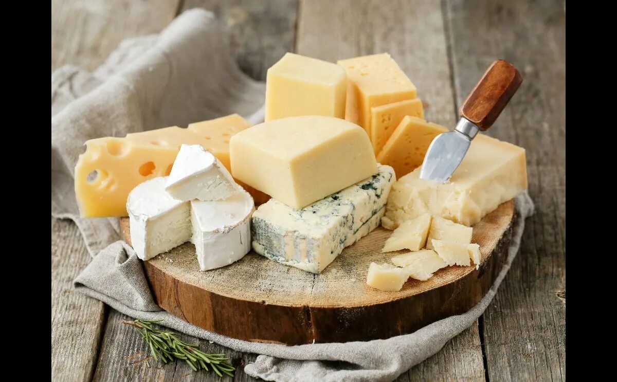 Сыр пармезан на белом фоне. Сыры нарезка. Большой сыр. May cheese. May cheese.