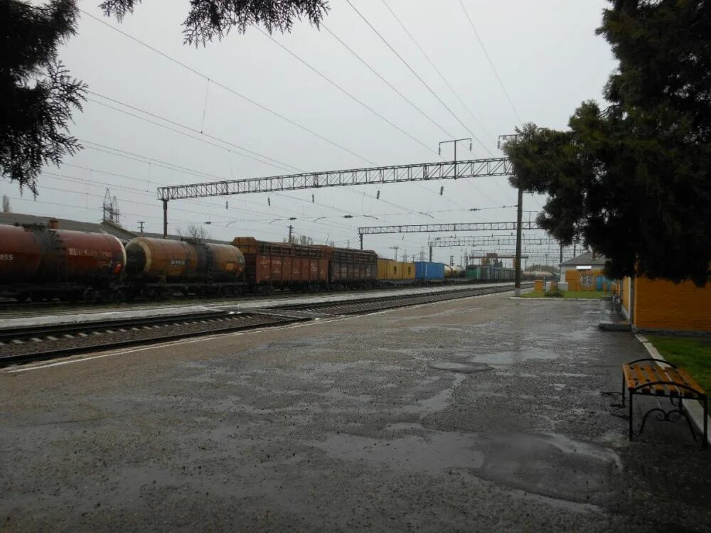 Станция усть-лабинская краснодарский край. Усть лабинск железнодорожный вокзал. Жд усть лабинск. Станция усть-лабинская краснодарский край. Железнодорожный вокзал в лабинске.