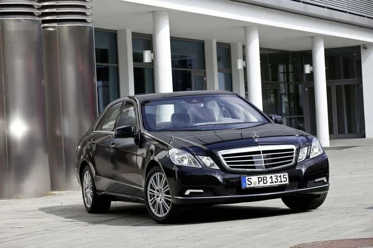Мерседес чей производитель. Mercedes-benz w212. mercedes w212. мерс 212. мерседес 212 кузов.