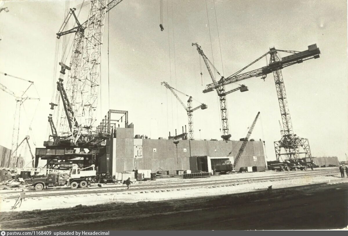 Какие есть электростанции в ссср. Балаковская АЭС энергоблок. Балаково АЭС 1985. Балаковская АЭС В СССР. Атомная станция Балаково.