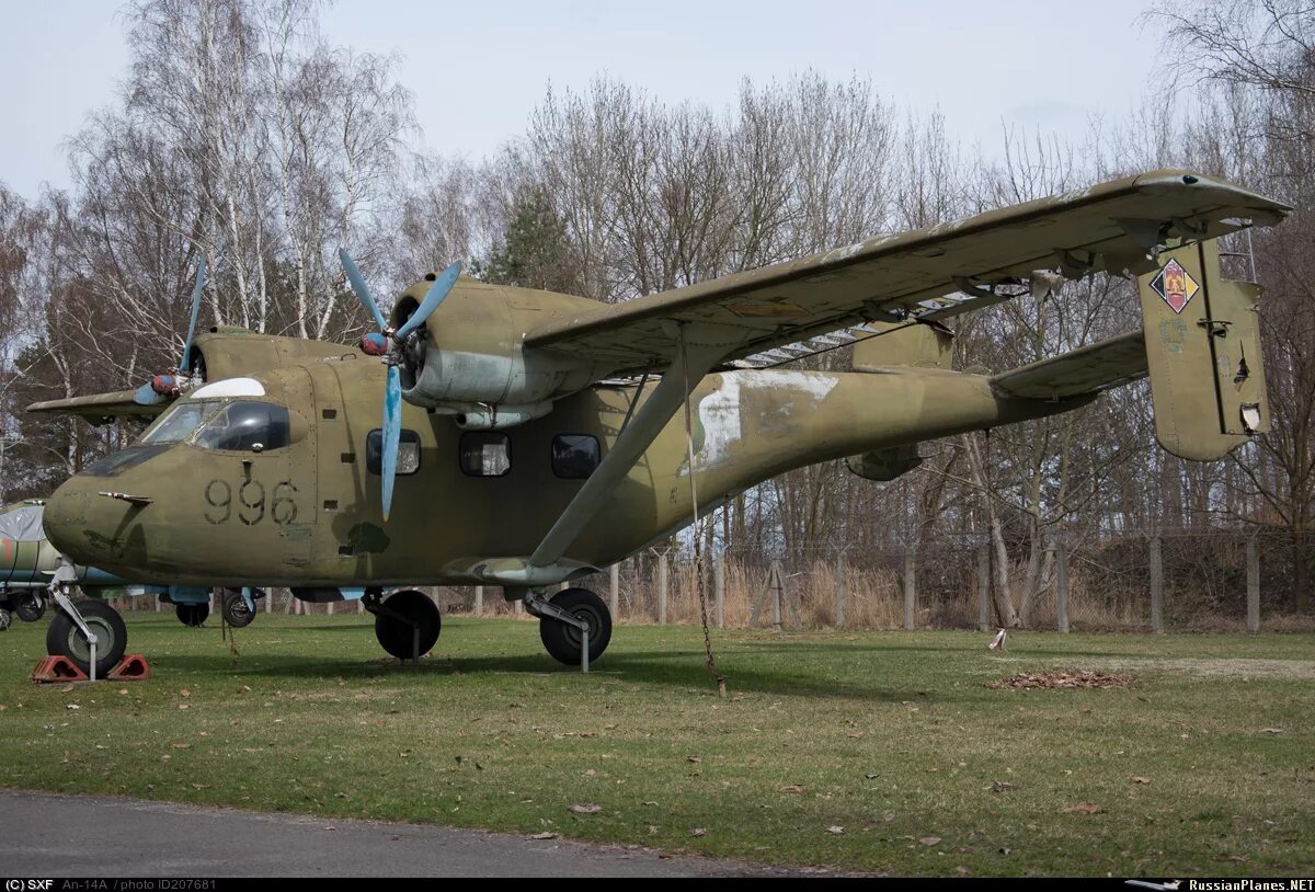 Гдр 14. АН-14 ВВС СССР. Самолёт АН-14 пчёлка. АН-14 ГДР. Самолет АН-14 ВВС.