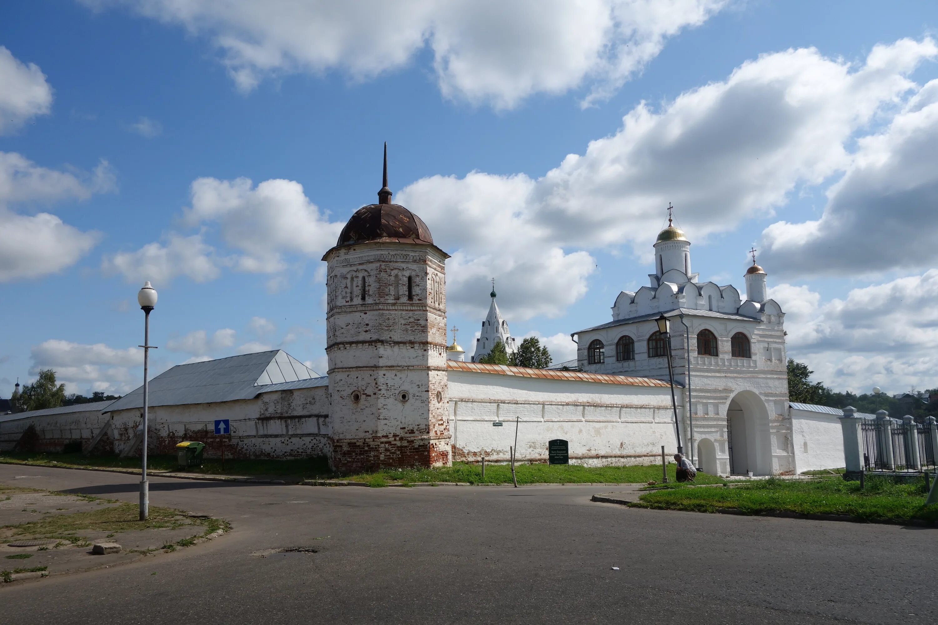 Надвратная башня. Надвратные храмы Латвии. Надвратная башня ворот Виру Таллин.