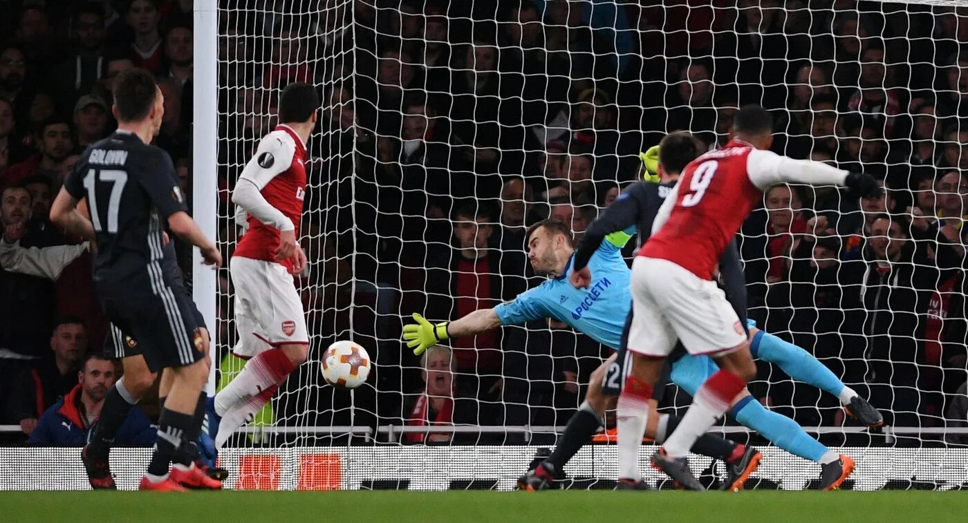 Фк ланс франция. Айнтрахт франкфурт барселона. Лига европы 2020 2021 финал. Мертенс галатасарай. Ле 1 4.