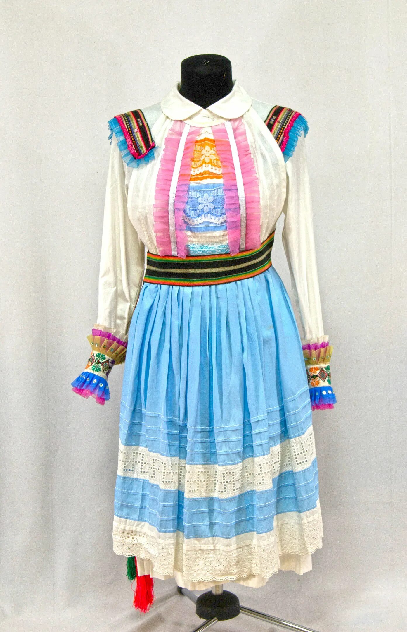 девушка в горнолыжном костюме. Columbia sportswear ветровка тканевая. горнолыжный костюм zegna sport. горна одежда. горна одежда.