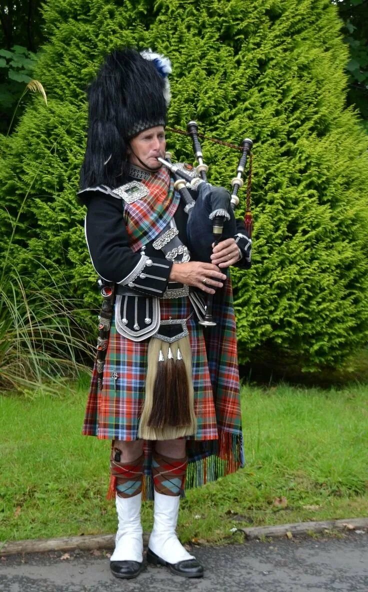 Национальный костюм Ирландии мужской килт. Тартан Шотландия национальный костюм. Шотландия Национальная одежда мужчин килт. Scottish irish