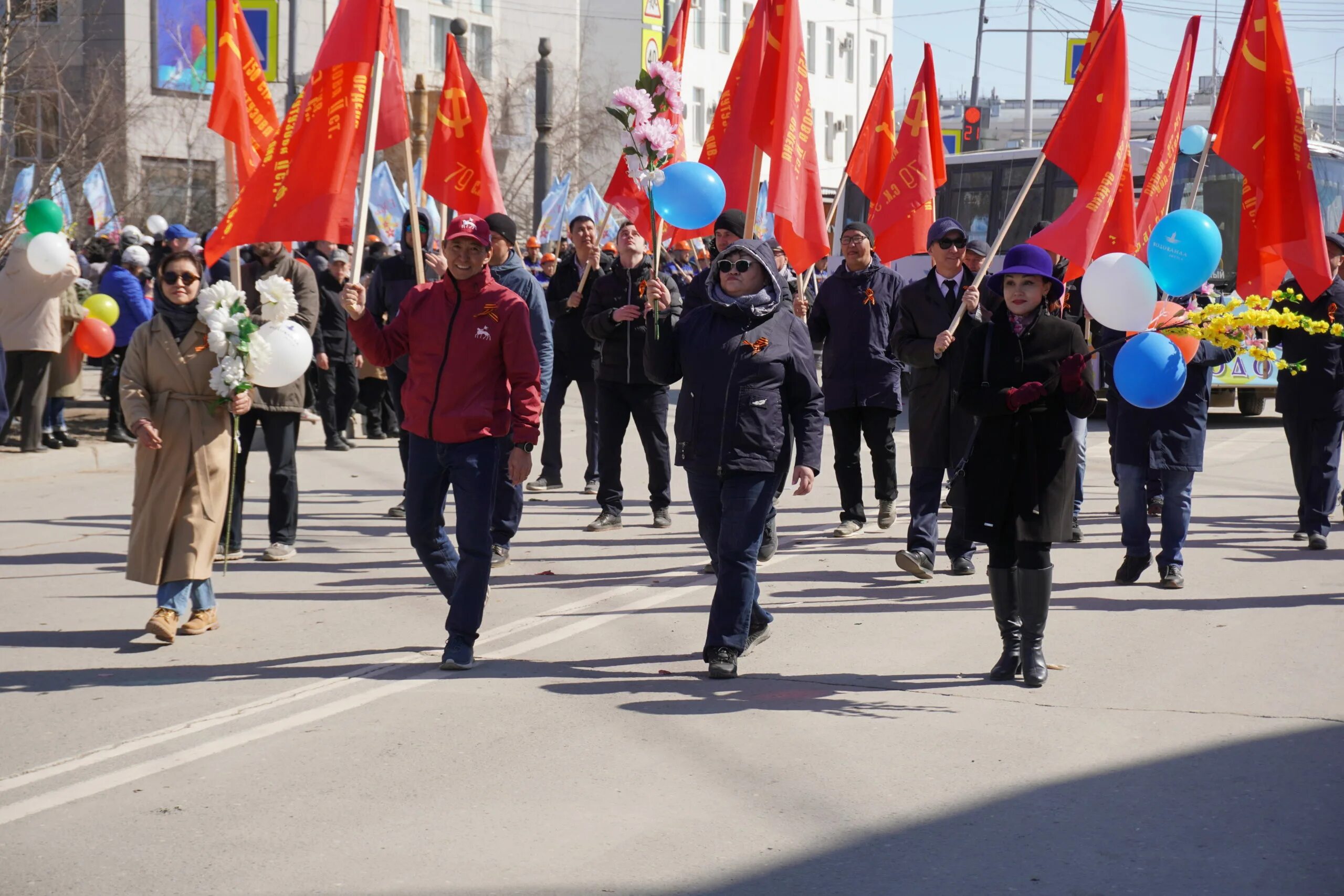 Парад 1 мая москва. Парад 1 мая. Шествие 1 мая. Парад 1 мая 2022. 1 Мая парад во Владимире.