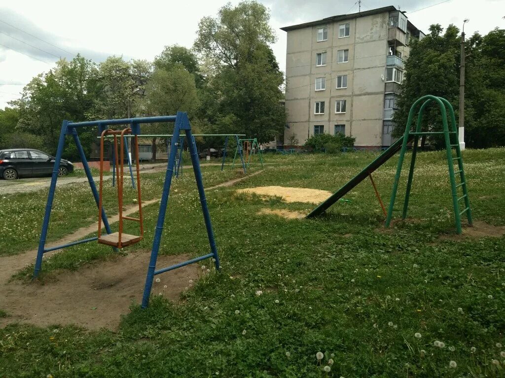 старая детская площадка во дворе. стараядесткая площадка. старые детские площадки. советские детские площадки. советские детские площадки.