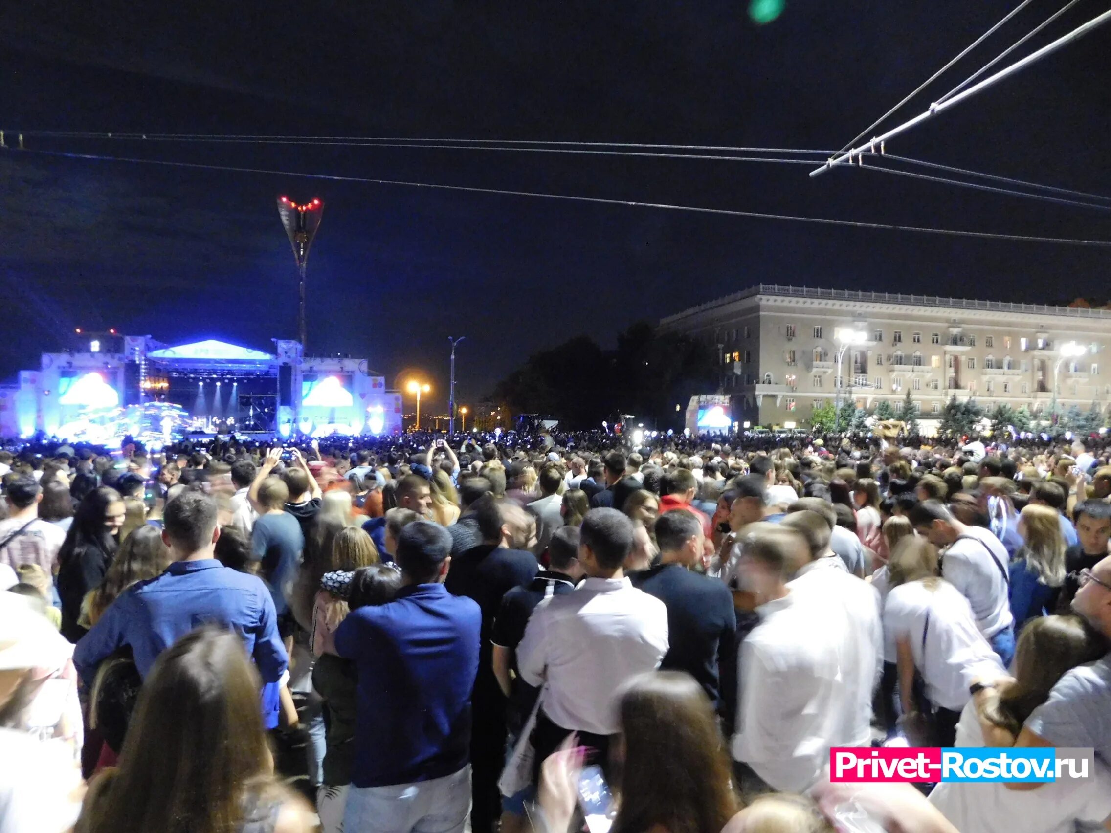 Театралка на день города Ростове-на-Дону. Театральная площадь Ростов на Дону 2018. Концерт на театральной площади. Концерт на театральной площади в Ростове.