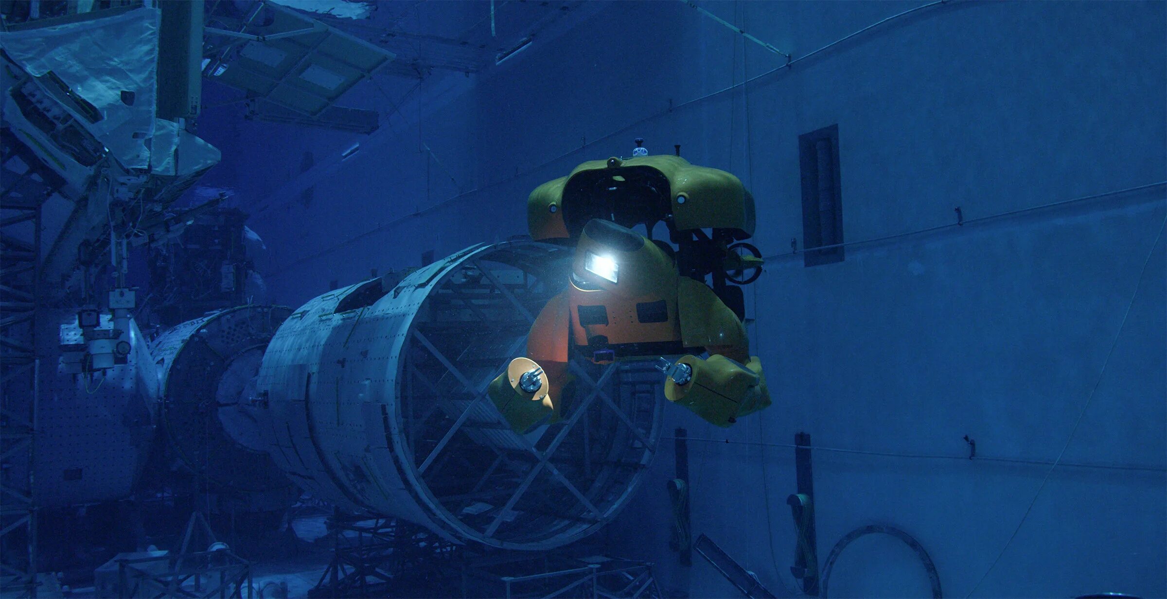 Преимущества и недостатки подводных роботов. Подводный робот Акванавт. Подводный аппарат AUV-200. Фалькон подводный аппарат. Подводный аппарат Алвин.