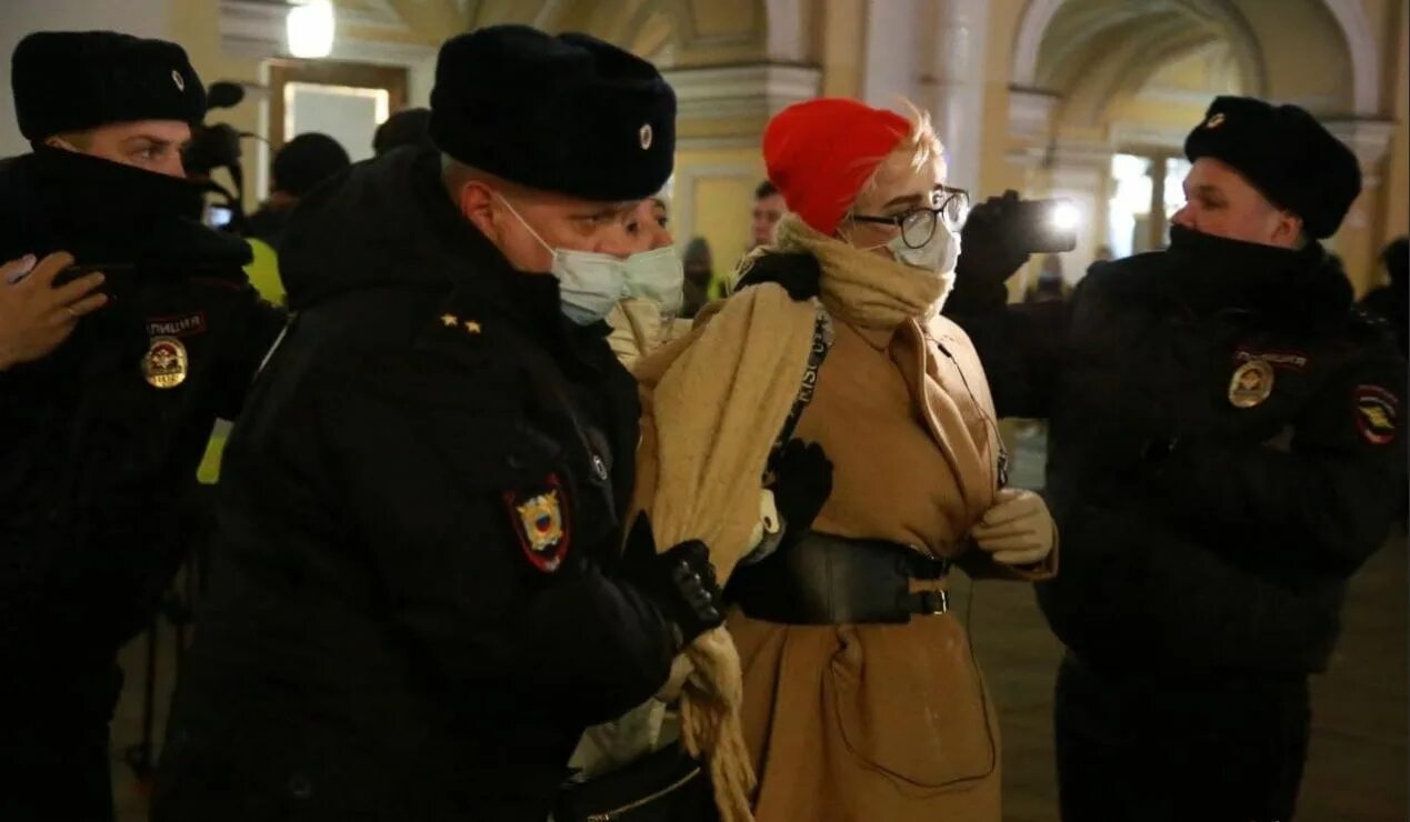 Протесты в Санкт-Петербурге. Протесты в Питере. Антивоенные протесты 2014 в Петербурге. Аресты на антивоенных протестах 2022. Миру мир арест