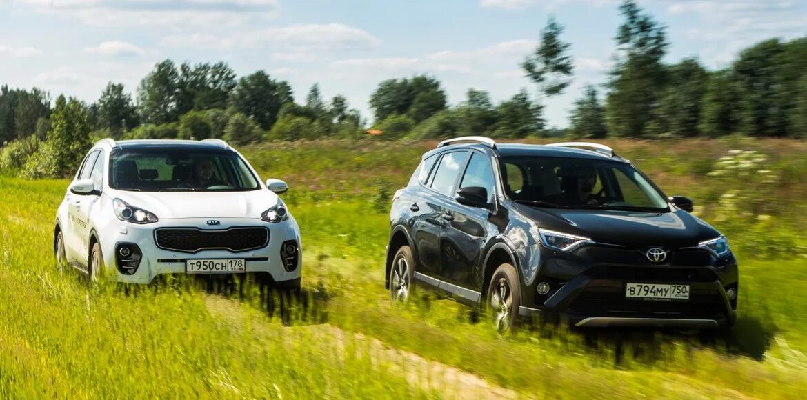 Toyota rav4 Sportage. Киа рав 4. Rav4 vs Kia Sportage. Toyota rav4 vs Kia Sportage. Тест рав