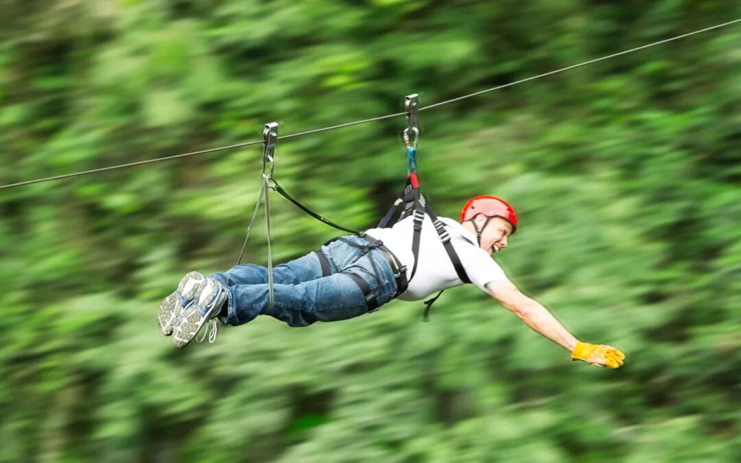 Зиплайн что это такое. Зиплайн спуск. Аттракцион зиплайн. Zip-line троллейный спуск. Зиплайн - zip line.