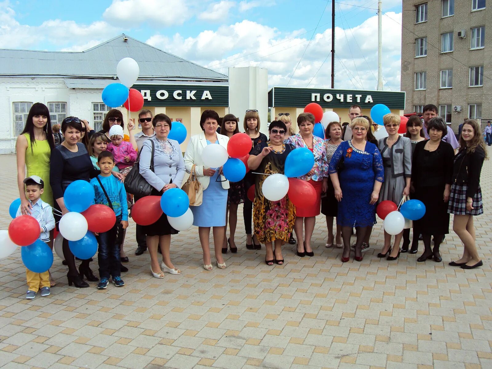 Пенсионный кореновск. Коллектив пенсионного фонда. Мостовской ПФР коллектив. 1 Мая Выселки. Пенсионный фонд Краснодар.