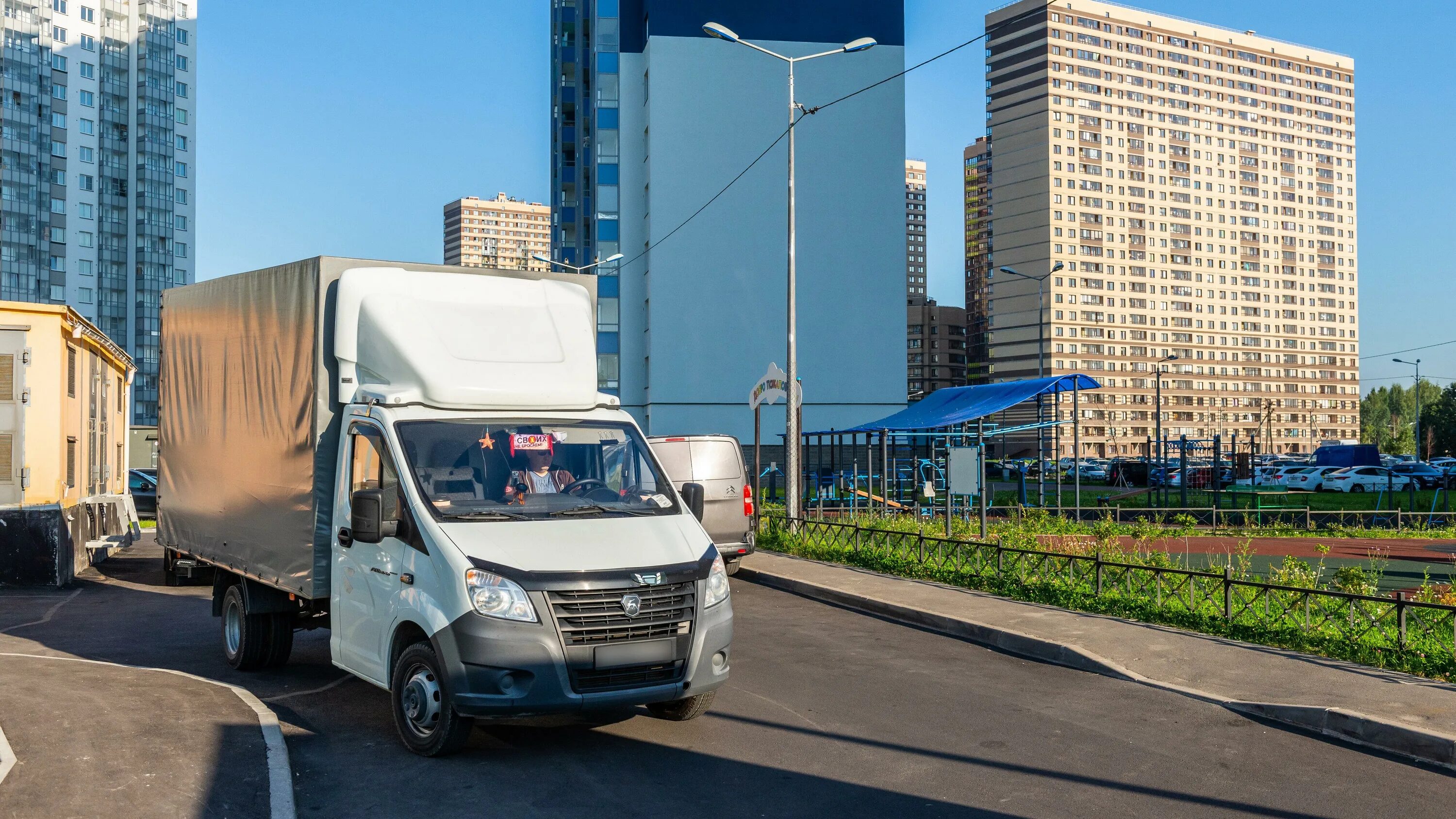 Экспедиция плюс транспортная. Экспедиция плюс. Экспедиция плюс транспортная компания. Урал логистика эмблема. Разгрузка автомобиля.