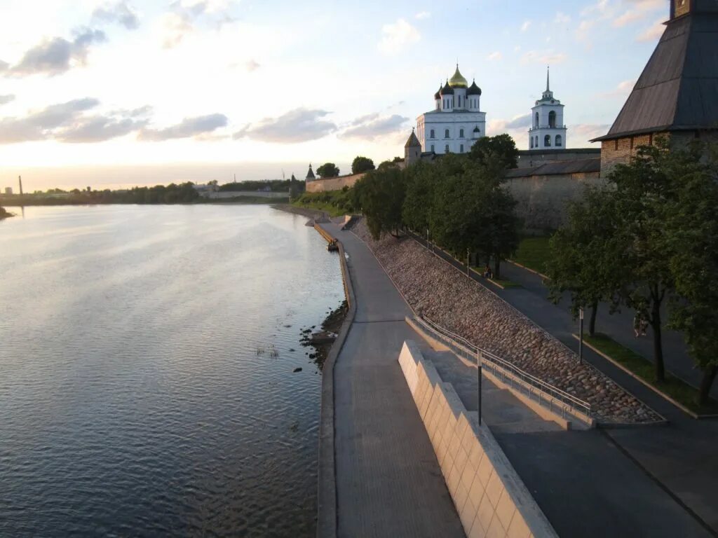 Псков набережная реки Великой. Набережная Псков река Пскова. Псков новая набережная. Набережная реки Великой 6 Псков.