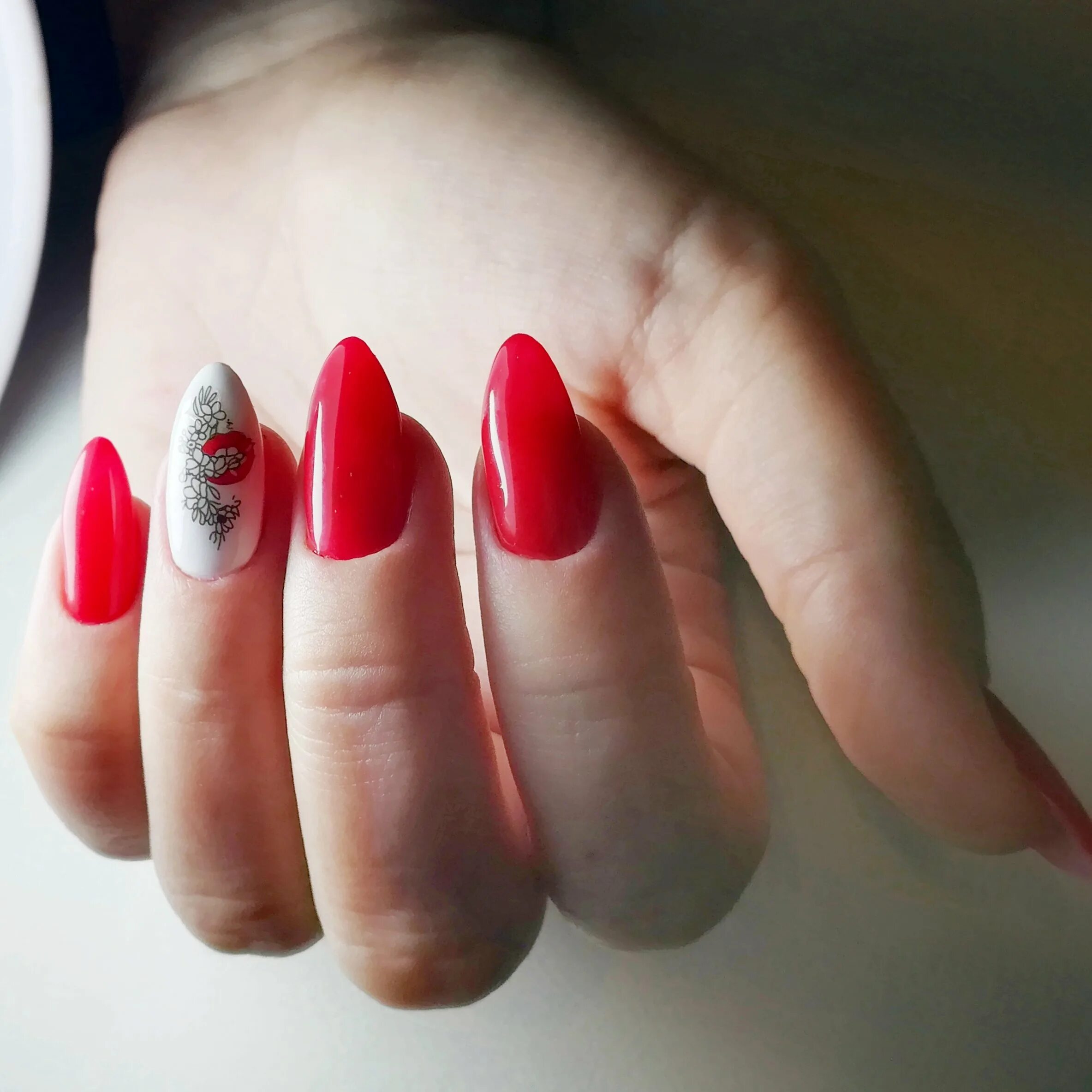 ногти красные такая деловая