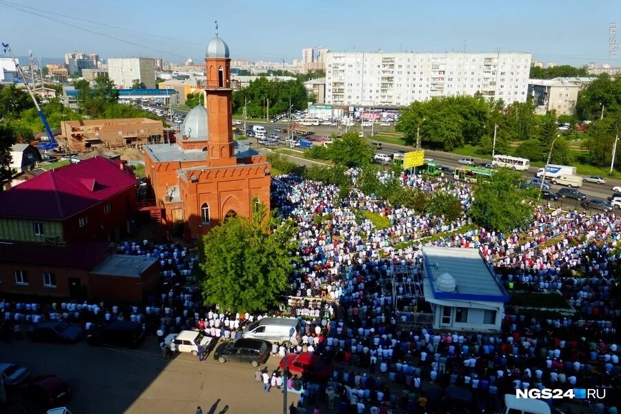 Ураза байрам красноярск. Соборная мечеть Красноярск. Красноярск мечеть мусульман. Мечеть в Красноярске на Металлургов.