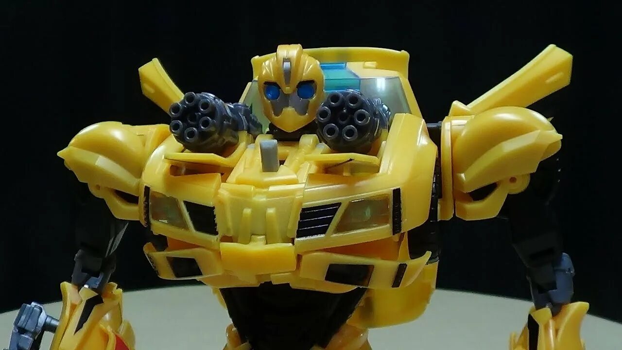 Weaponizer Bumblebee. Transformers Prime Bumblebee игрушка. Трансформер Бамблби 2023. Трансформеры Прайм 2010 игрушка Бамблби.