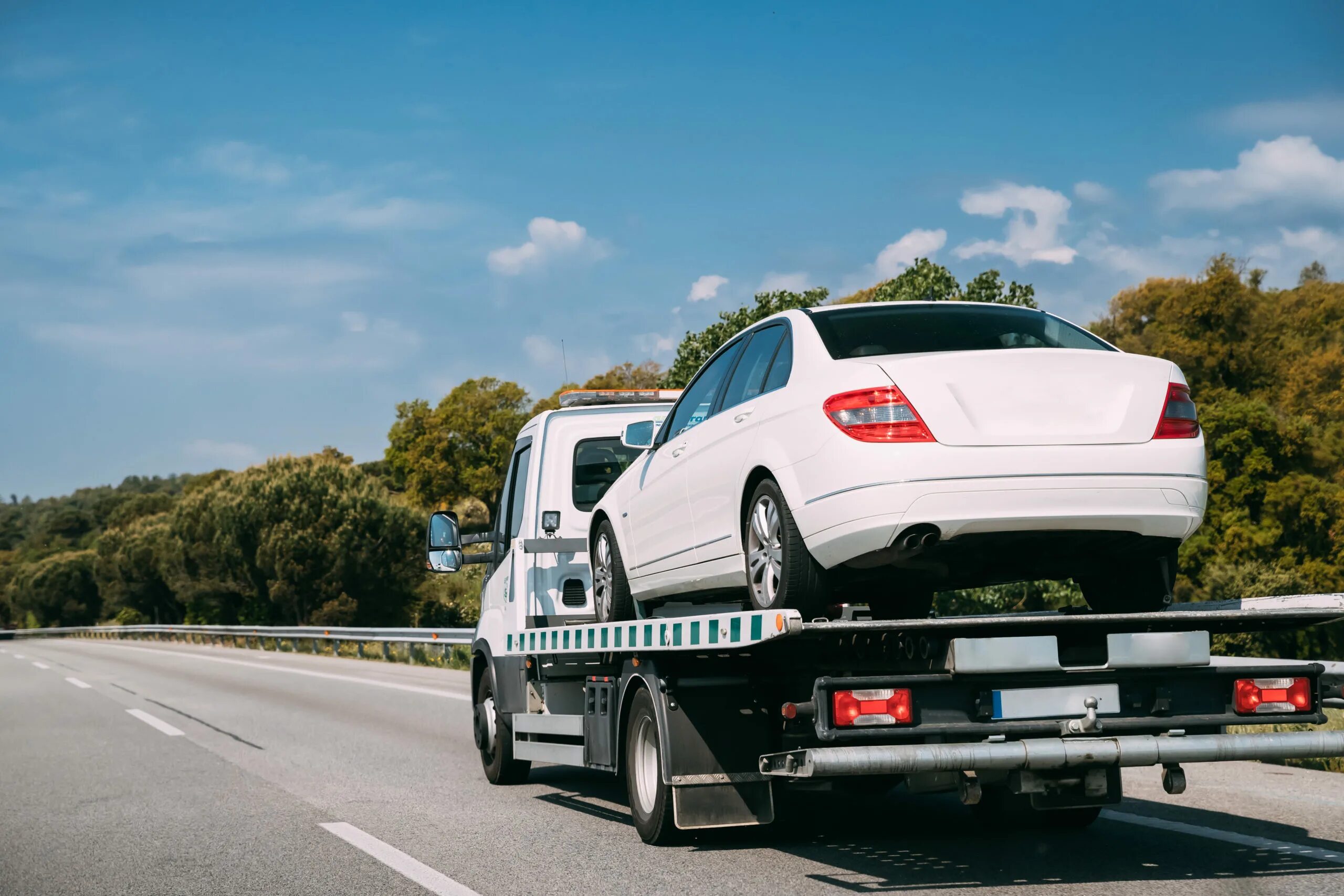 Truck car be. Машина на эвакуаторе. Эвакуатор транспортное средство. Эвакуация машины. Эвакуатор для грузовиков.