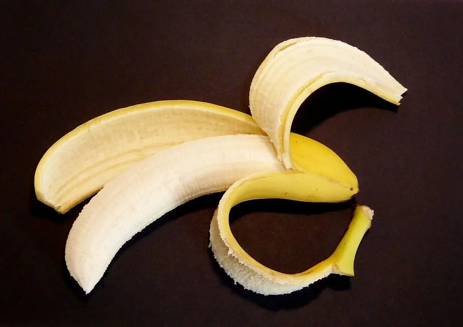 Как называется кожура. Кожура банана. Шкурка банана. Банановая корка. Кожура от банана.