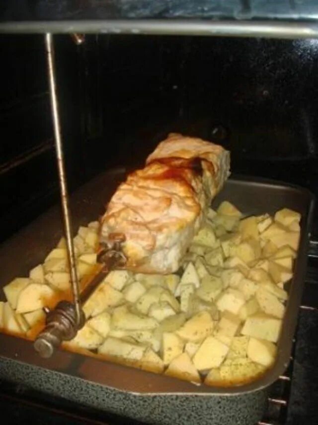 Кура гриль в газовой духовке гефест. Мясо на вертеле в духовке. Рецепты на вертеле в духовке. Мясо гриль в духовке. Рецепты на вертеле в духовке.