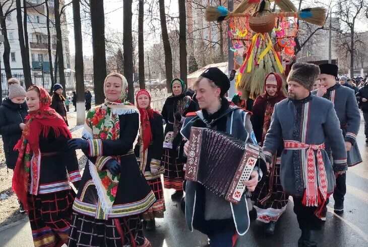 Поют дети москвы масленица. Масленица в Москве гуляния. Масленица Москва 2021. Масленица в Москве 2021 фото. Масленица в Москве Лианозово.