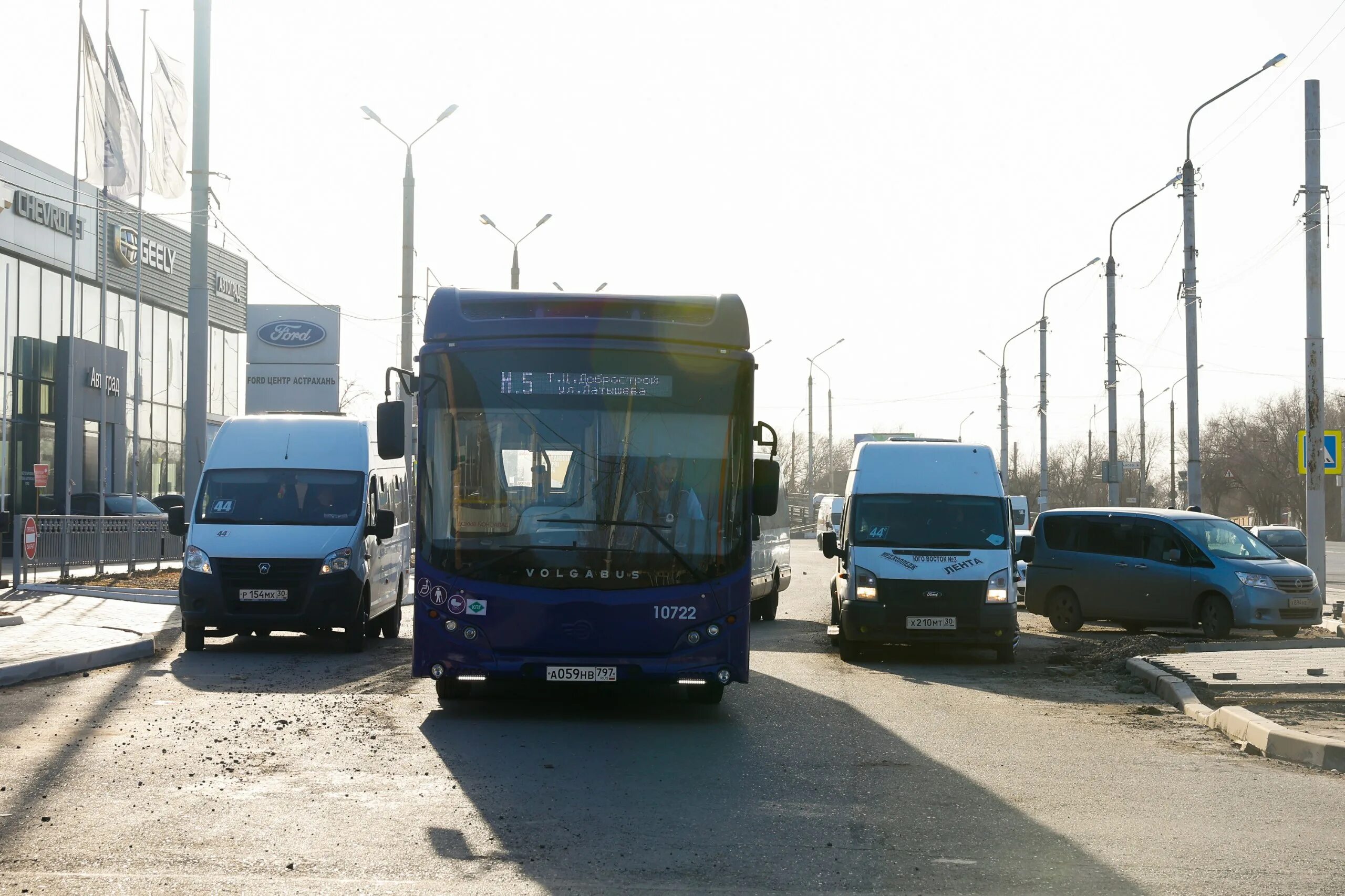 Новые автобусы в Астрахани 2023. Новый автовокзал Астрахань. Синий автобус м5 Астрахань. Синий автобус. Автобусы астрахань сайт