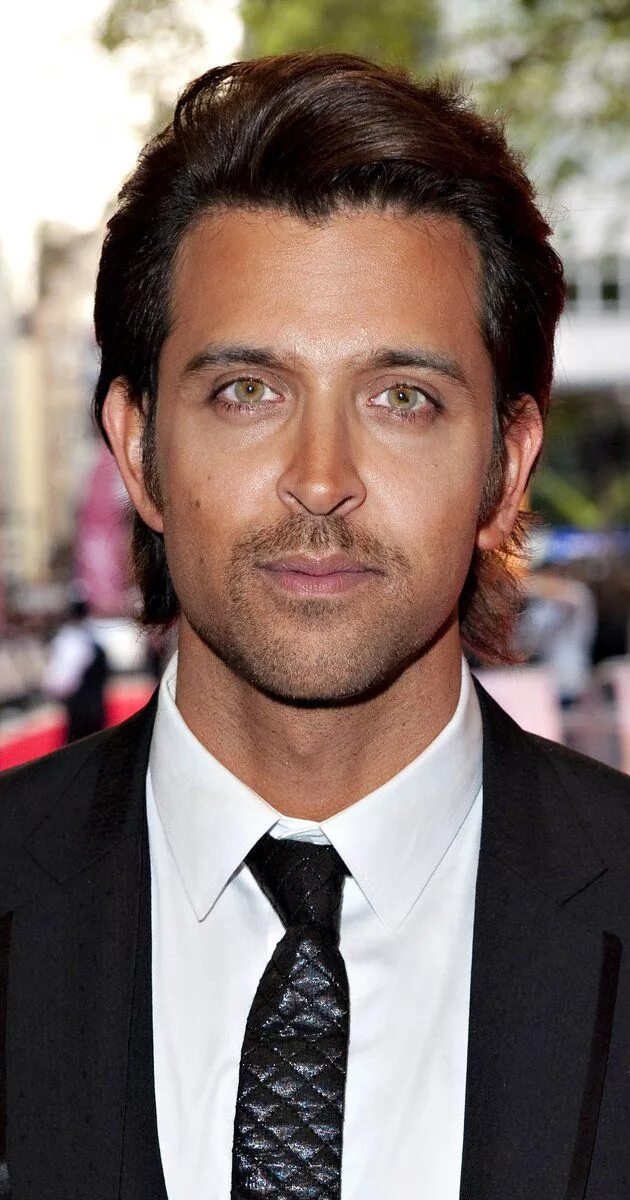 Сидхарт мальхотра. Ритик награтх рошан. Варун дхаван. Рам чаран теджа актёры индии. Indian actors.