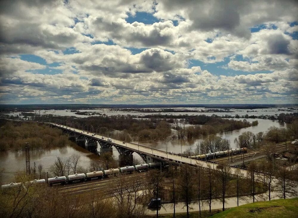 Прогноз клязьма. Владимир на клязьме. владимир набережная клязьмы. старый владимир клязьма. мост в загородный парк владимир.