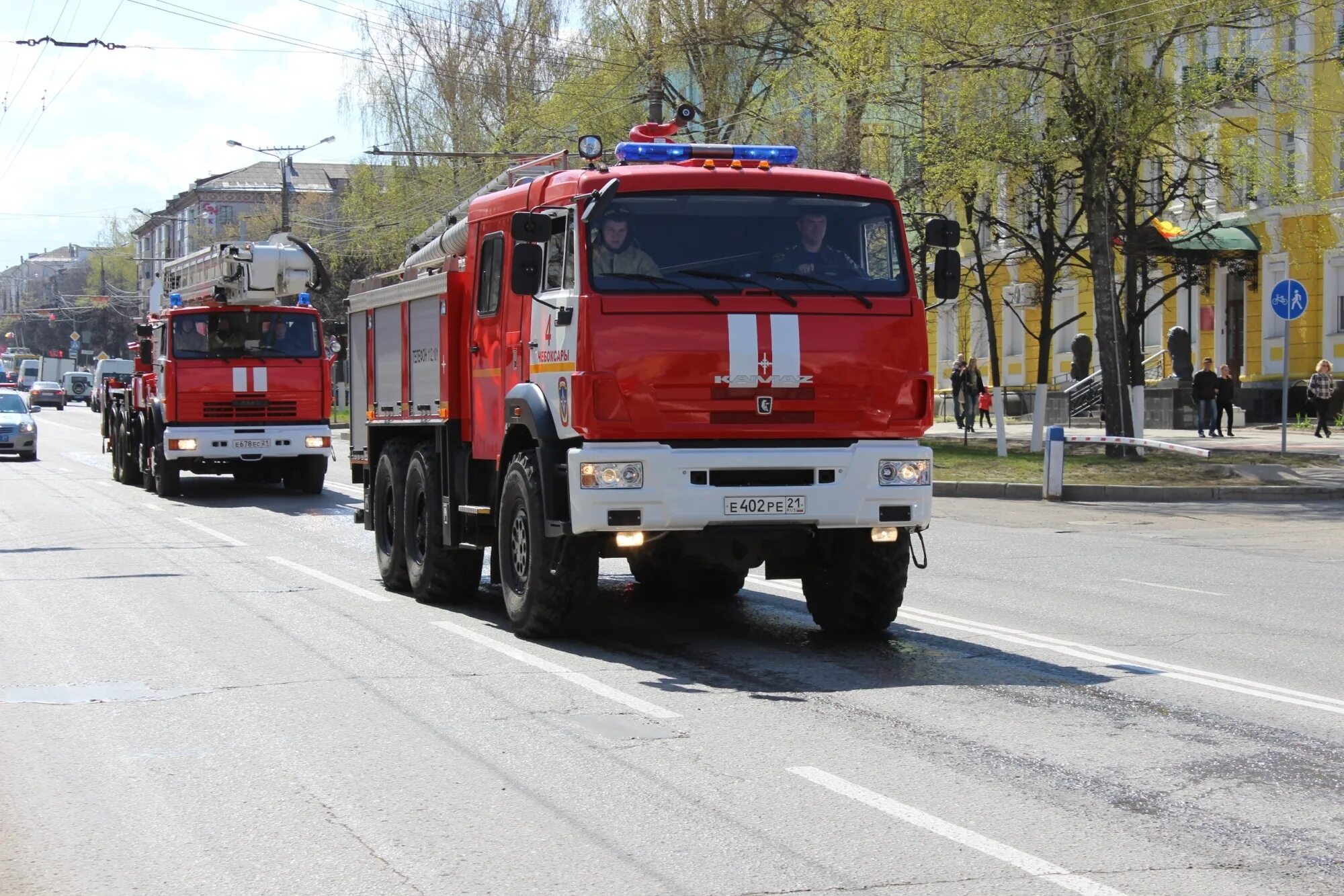0-40 урал 55571. Пожарная машина едет. Мигалка пожарной машины. Пожарная машина картинка. Проблесковый маячок пожарной машины.