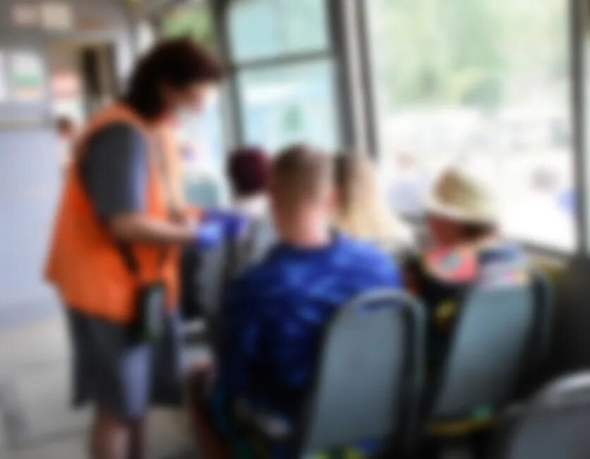 Сонник автобус с людьми. Автобус едет. Сон в автобусе. К чему снится опаздывать на автобус. Школьный автобус маркет.