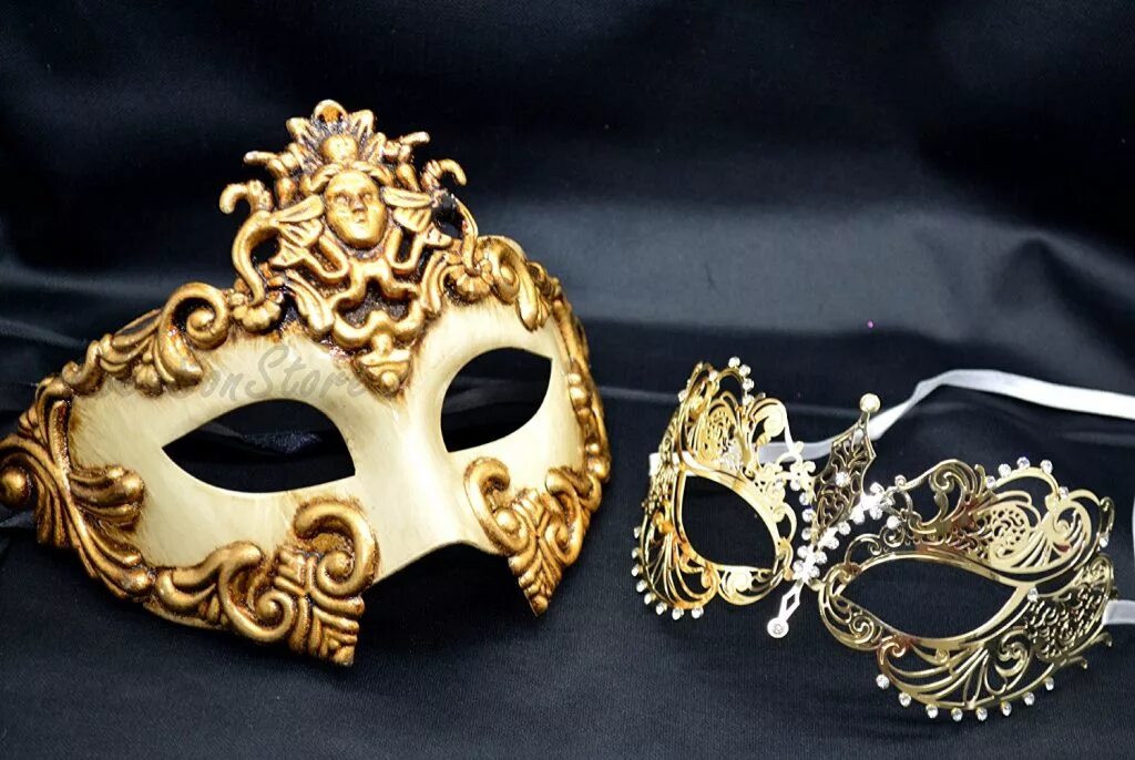 золотая карнавальная маска. бал маскарад в золотых масках. маскарадная маска. золотая маска карнавал. золотая маскарадная маска.