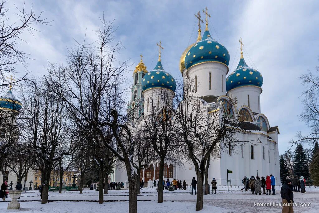 Крепостные стены троице-сергиевой лавры. Сергиев а лавра фо о с дрона. Зимняя лавра сергиев посад. Троице-сергиева лавра реставрация. Сергиев посад достопримечательности троице сергиева лавра.