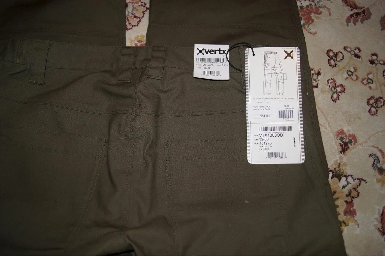 Бирки arcteryx. Брюки этикетка. Этикетка брюк. Брюки этикетка. Бирки брюк барберис.