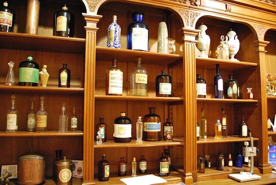 грасс город во франции парфюм. франция столица парфюмерии. город грасс франция парфюмерная фабрика. город грасс фабрика духов. город грасс франция парфюмерная фабрика.