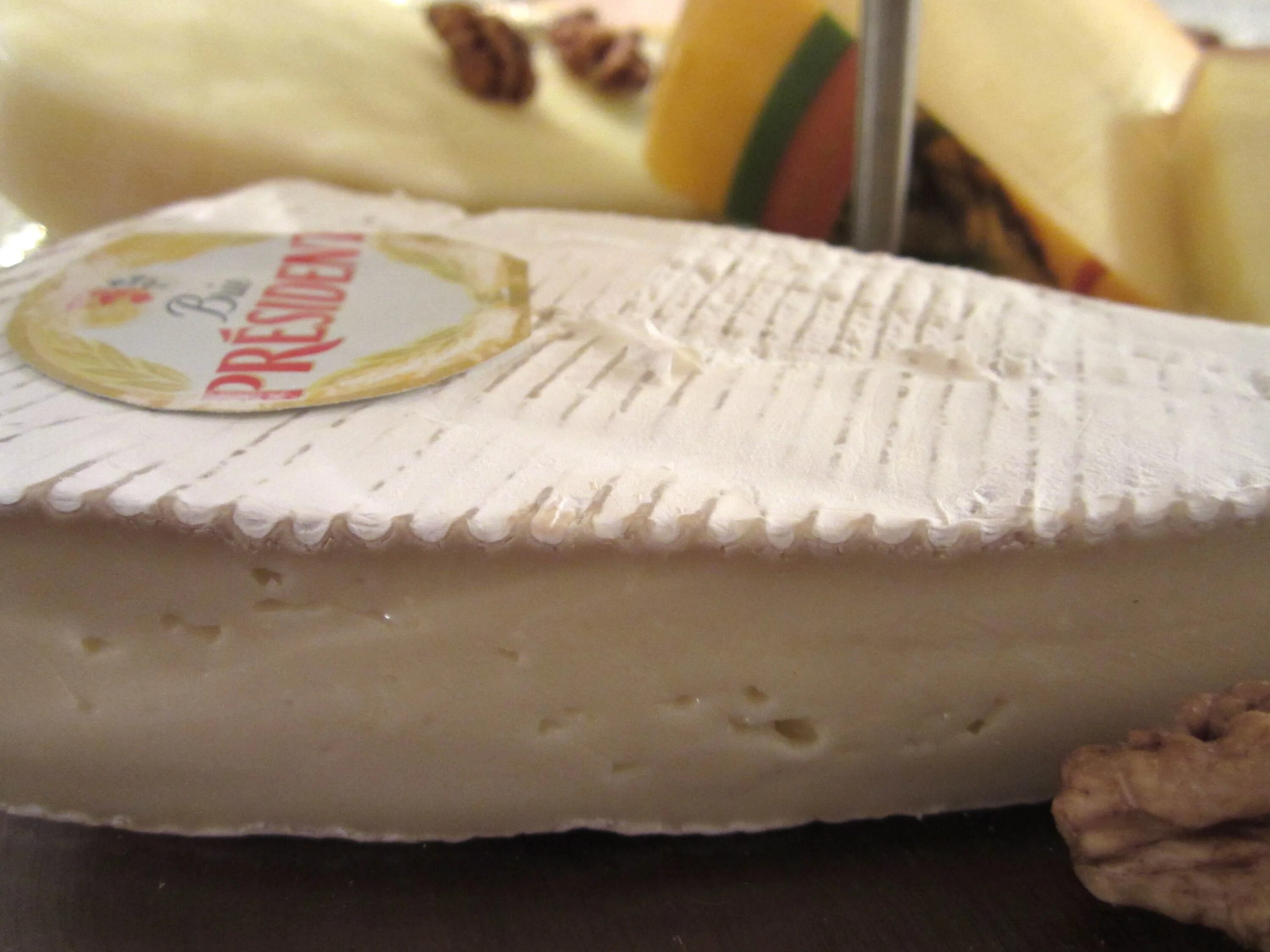 Сыр бри франция. Сыр бри (brie). Сыр бри франция. Французский бри. Президент сыр камамбер и бри.