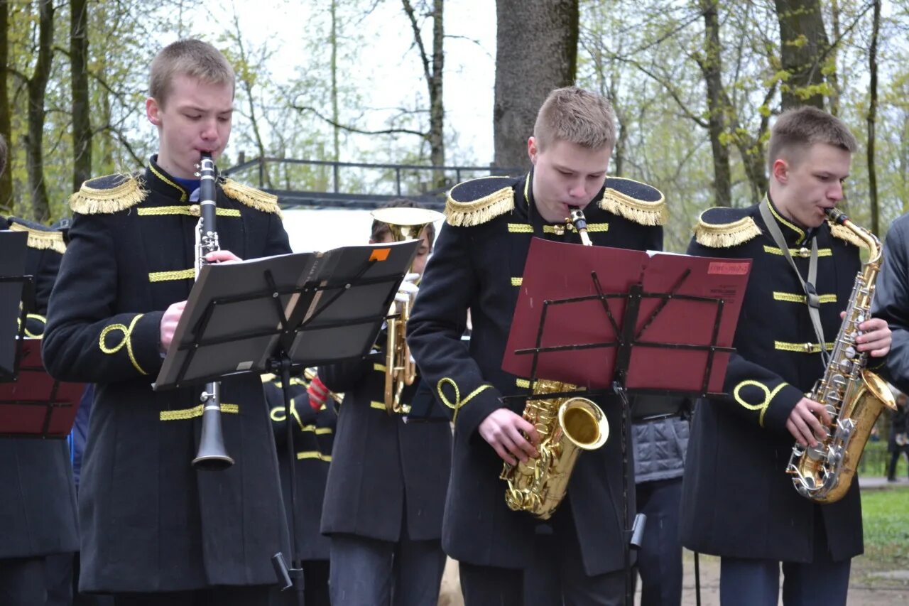 Духовой оркестр марш. Духовой оркестр в городе меленки на 9 мая. Военный духовой оркестр. 14 января день военно-оркестровой службы вооружённых сил россии. Парад оркестров.