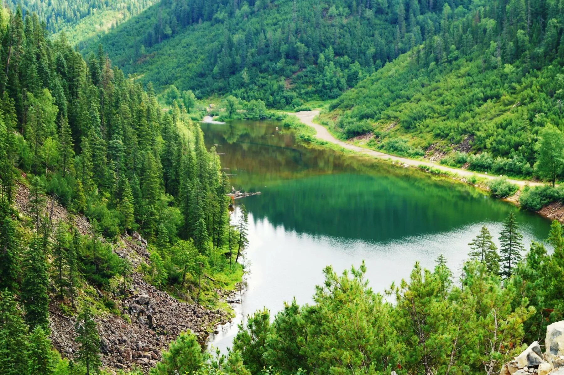 Богатства хабаровского края. Озеро Амут Хабаровский край. Озеро Амут Комсомольск на Амуре. Горное озеро Амут, Хабаровский край. Озеро Амут Солнечный район Хабаровский край.