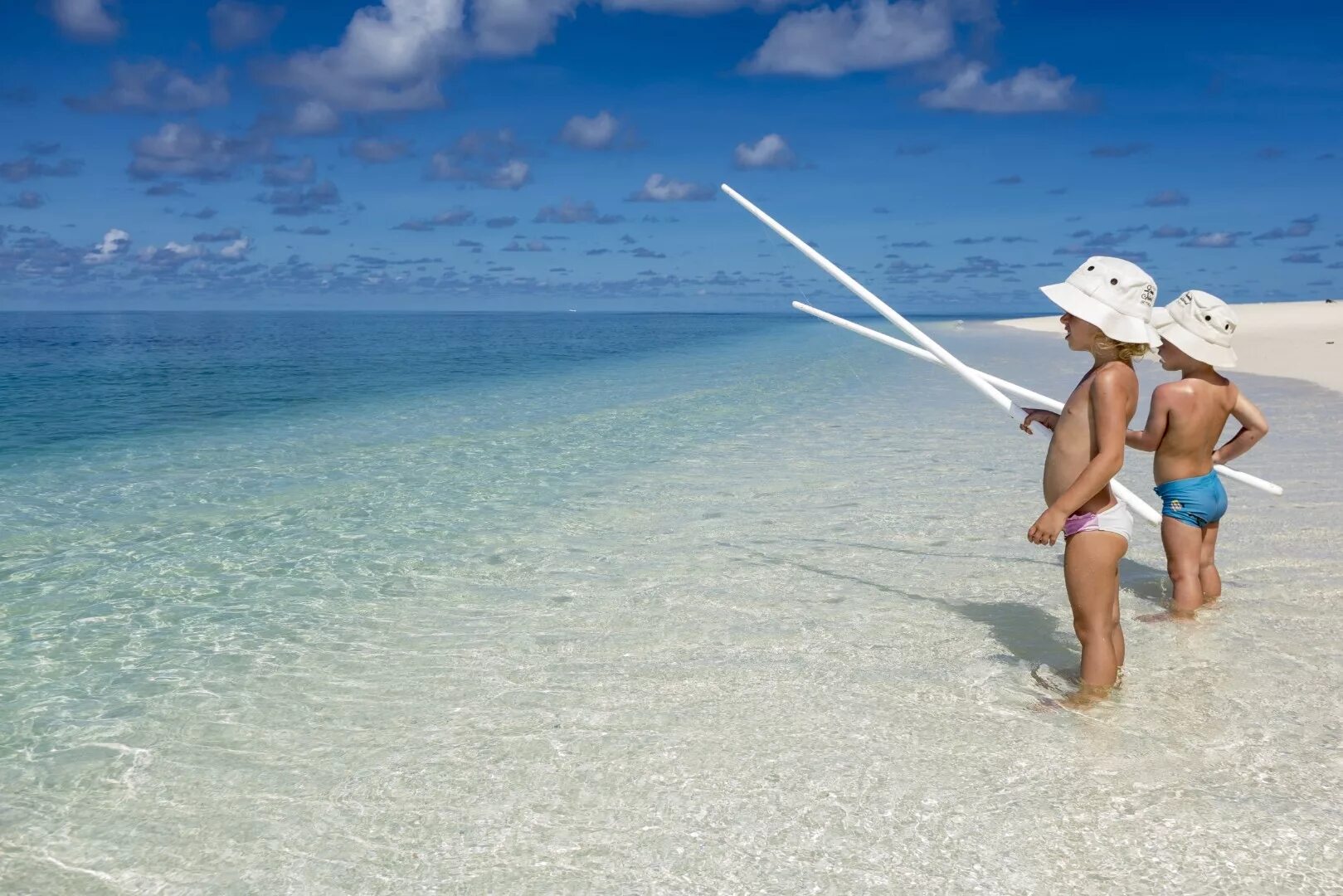 Туристический пляж. Denis private island seychelles. Кипр протарас море. Куда можно поехать в марте. Куба пляж варадеро.