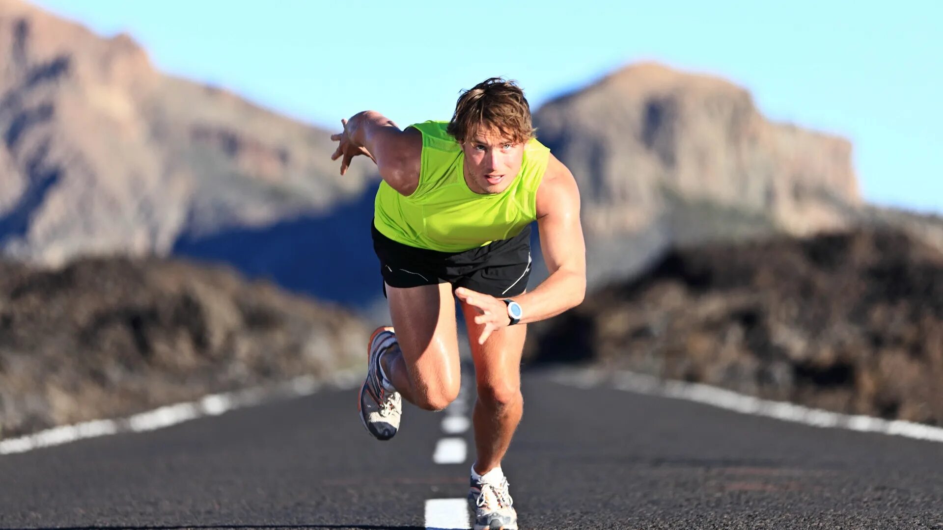 Марафонец у легкая атлетика. Гто время бега. Спортсмен бежит. Скоростная выносливость. План бега.