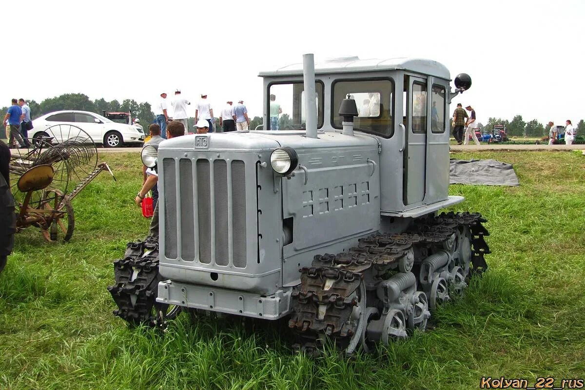 Большие советские трактора. ДТ-54 трактор. ХТЗ 54 трактор. Гусеничный трактор ДТ-54. Трактор ДТ 54 ХТЗ.