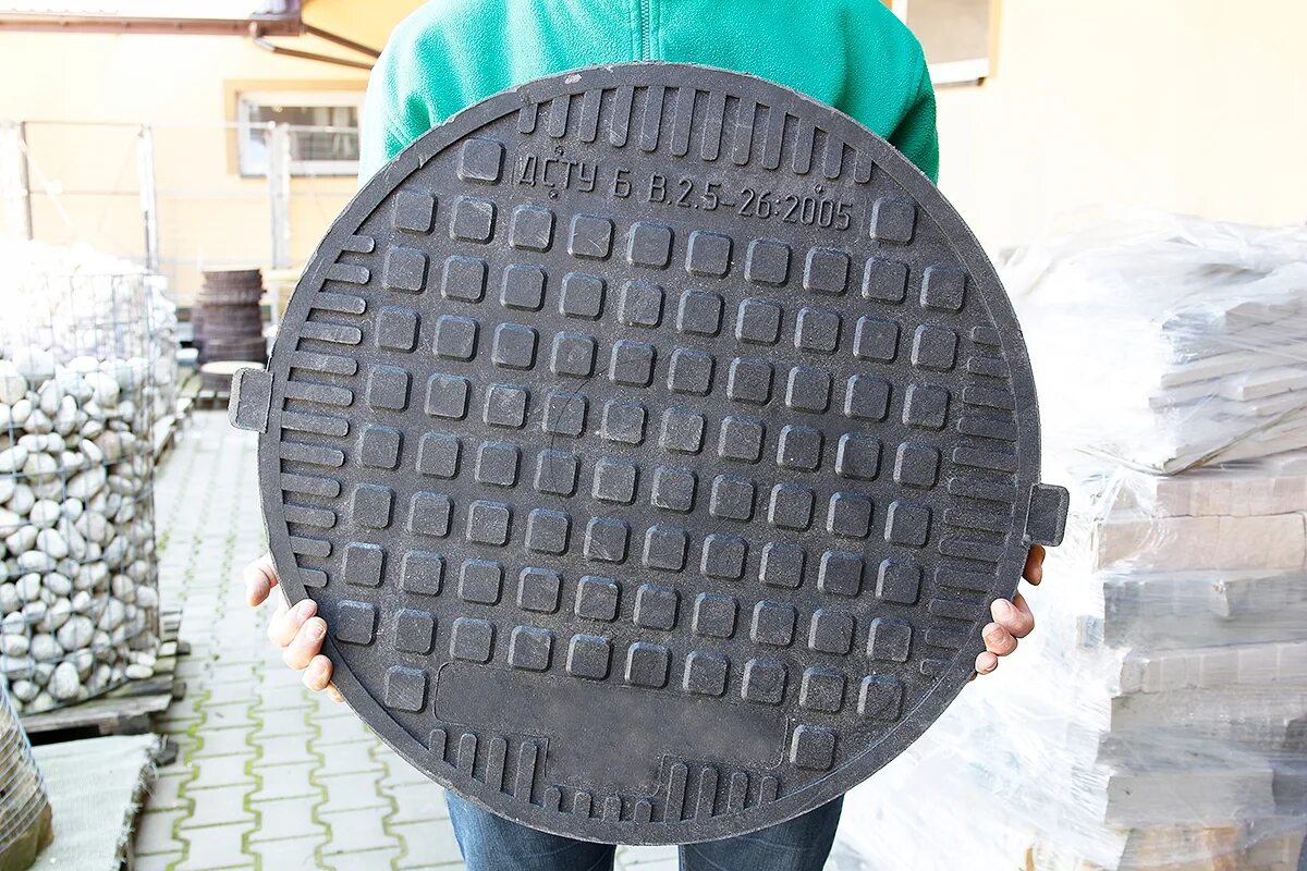 Люк полимерно песчаный легкий (нагрузка 1500 кг). Люк полимер-композитный легкий садовый 730*60*15мм (чёрный) 1,5 т. Крыш. Круглый люк. Люк полимерпесчаный 560.