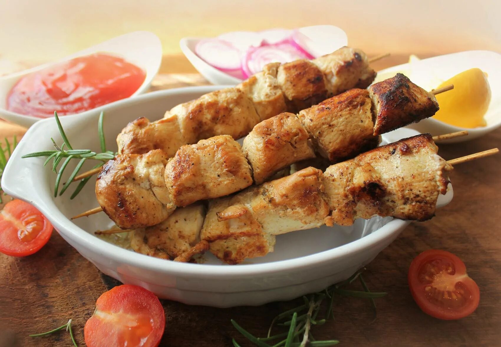 Рецепт шашлыка из филе курицы на мангале. Шашлык. шашлык куриный. шашлык из куриного филе. шашлычок из курицы.