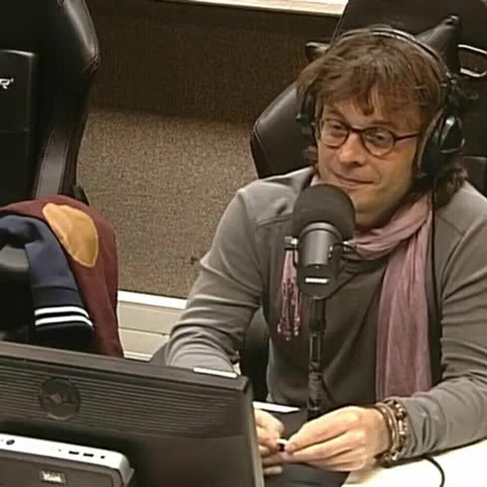 конференция фотоотчет. радио маяк ведущие. антон новиченков маяк. петр фадеев холостяк. ведущие радиоканала маяк.