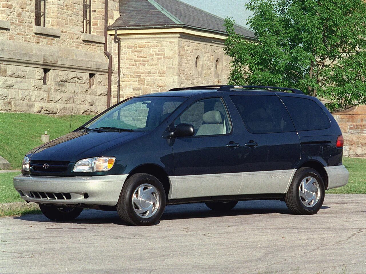 Toyota Sienna 1997. Toyota Sienna 2000. Toyota Sienna 2003. Toyota Sienna 1997-2000. Минивэны 2000 годов