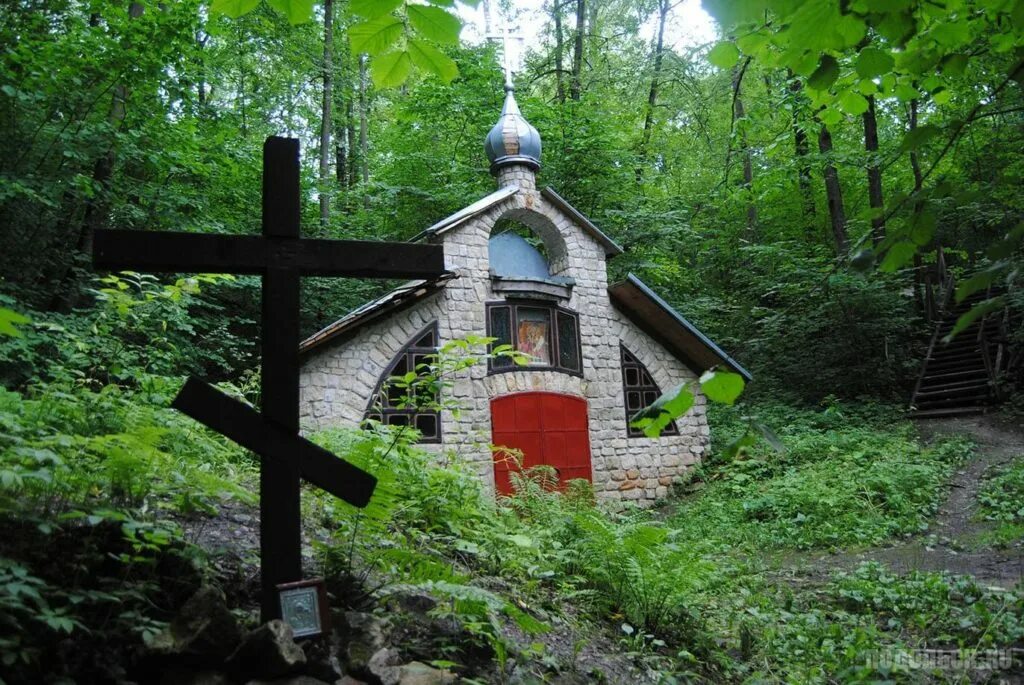 Источник р. Еринский родник параскевы пятницы. родник, святой источник параскевы пятницы. источник параскевы пятницы в подольске. святой источник великомученицы параскевы пятницы.
