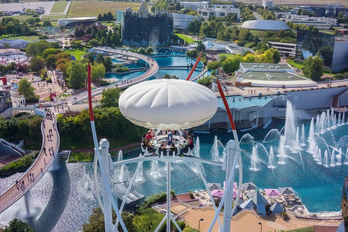 Парк виртуальных развлечений. Парк Futuroscope Франция. Парк развлечений Футуроскоп в Пуатье Франция. Футуроскоп во Франции аттракционы. Парк Футуроскоп (Пуатье, Франция, Архитектор Дэнис Ламинг).