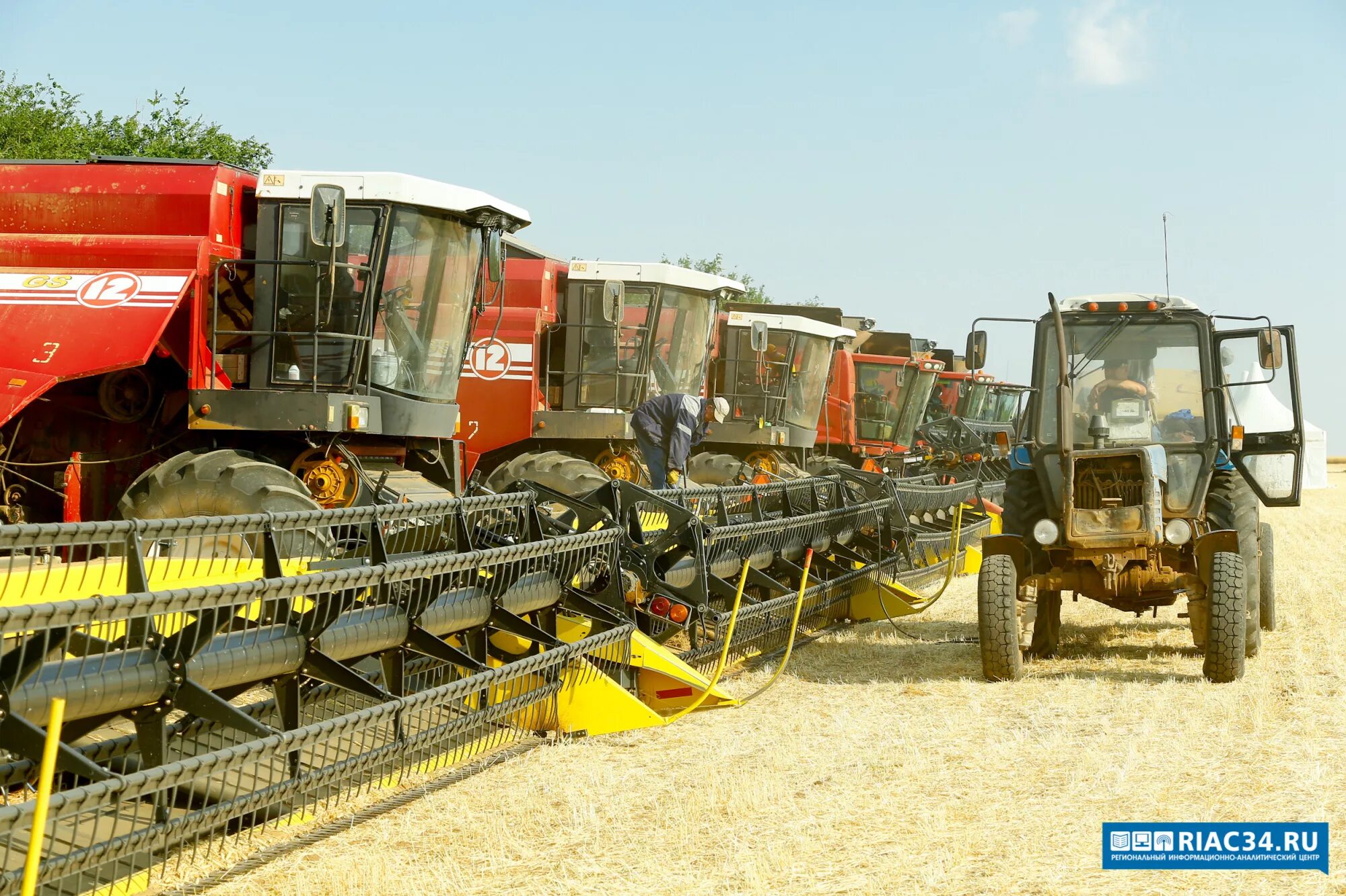 Культиватор кпм агро 10. Комбайн полесье gs 1218. Обновление сельскохозяйственной техники. Парк сельхозтехники. Уния атлас культиватор.