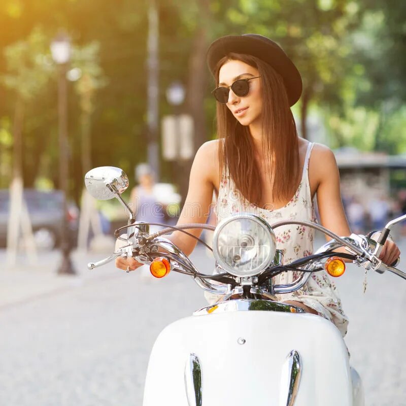 Курьер яндекс еда. Scania r580 ets 2. Honda joker девушка. Добро едет моды. Добро едет моды.