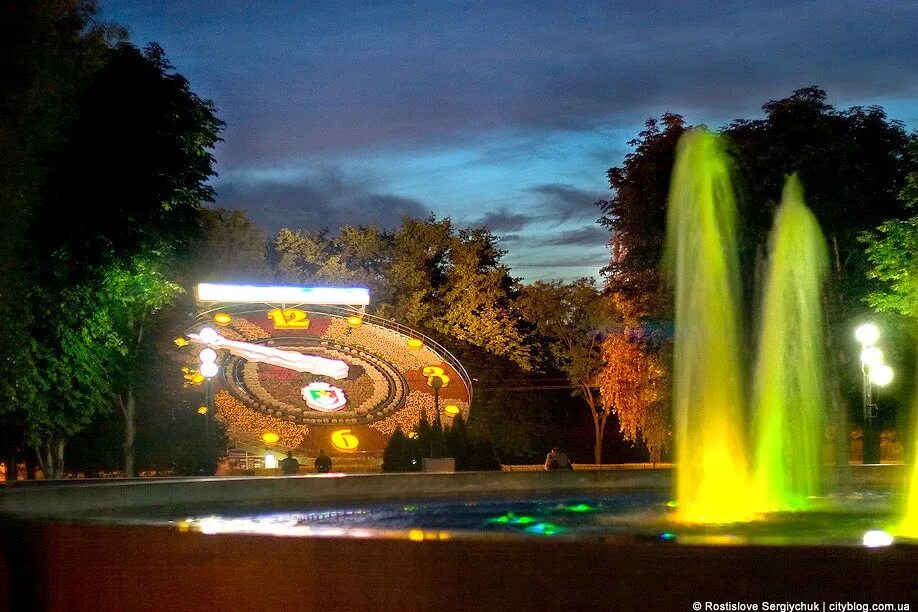 Кривой Рог город. Кривой Рог города Украины. Кривой Рог достопримечательности. Кривой Рог набережная. Часы кривого рога